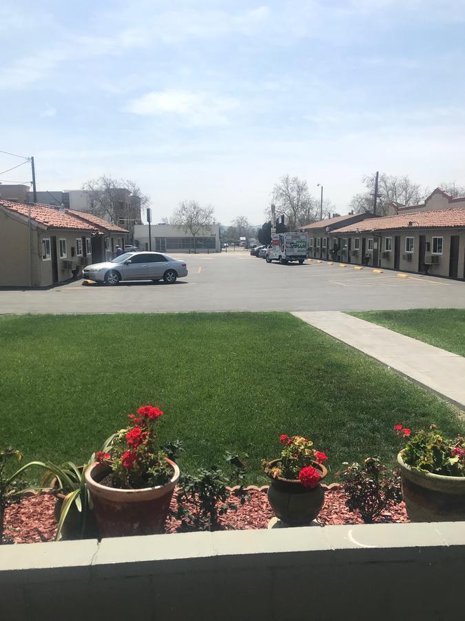 Super Inn Motel Pomona Exterior photo