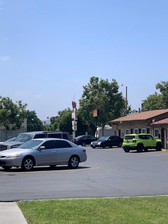 Super Inn Motel Pomona Exterior photo